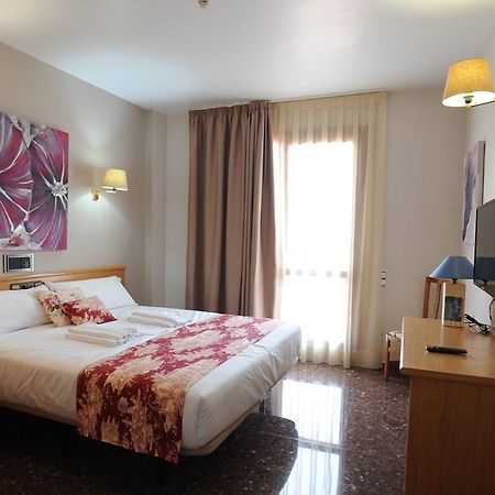 Hotel La Imperial Luceni Esterno foto