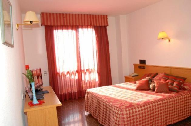 Hotel La Imperial Luceni Camera foto
