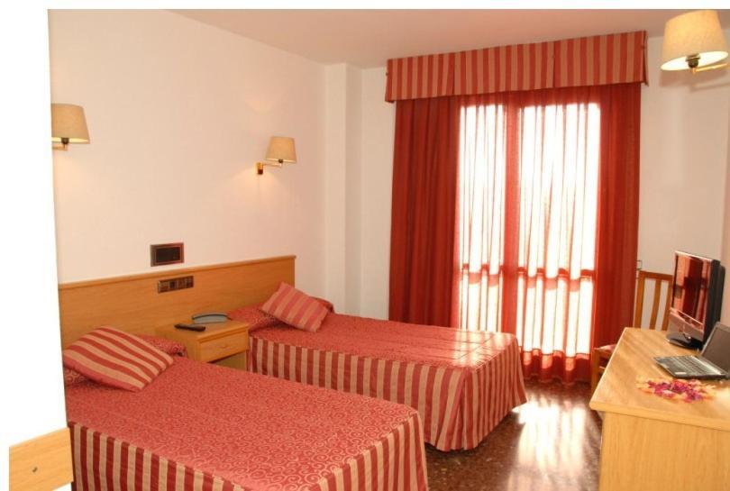 Hotel La Imperial Luceni Camera foto